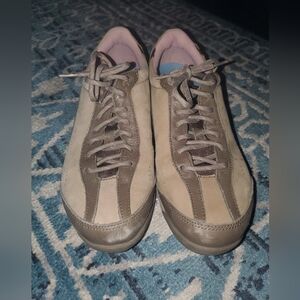 Hush Puppies Taupe Leather Comfort Walking Shoes Size 6.5M